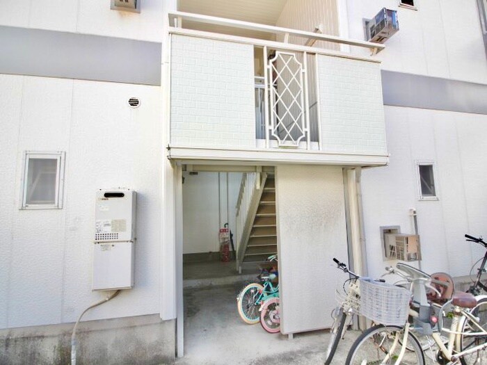 物件外観写真5　(エントランス部分)