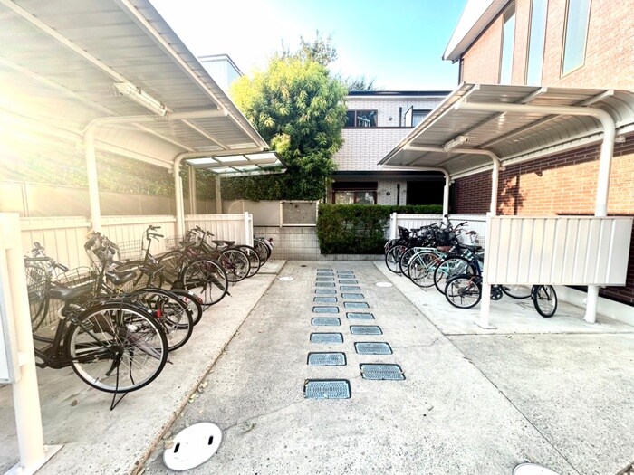 物件外観写真4　(駐輪場)