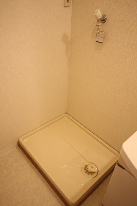 物件内観写真16　(洗濯機置場)