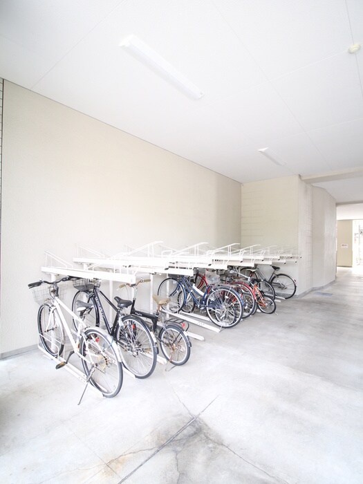 物件外観写真4　(駐輪場)