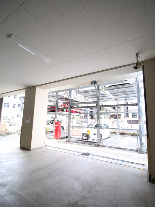 物件外観写真5　(駐車場)