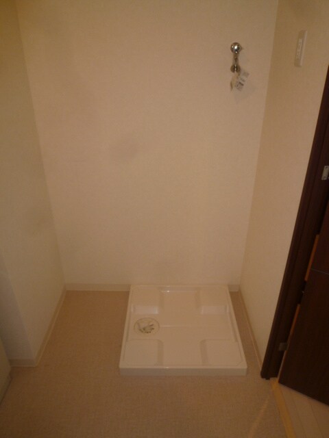 物件内観写真10　(洗濯機置場)