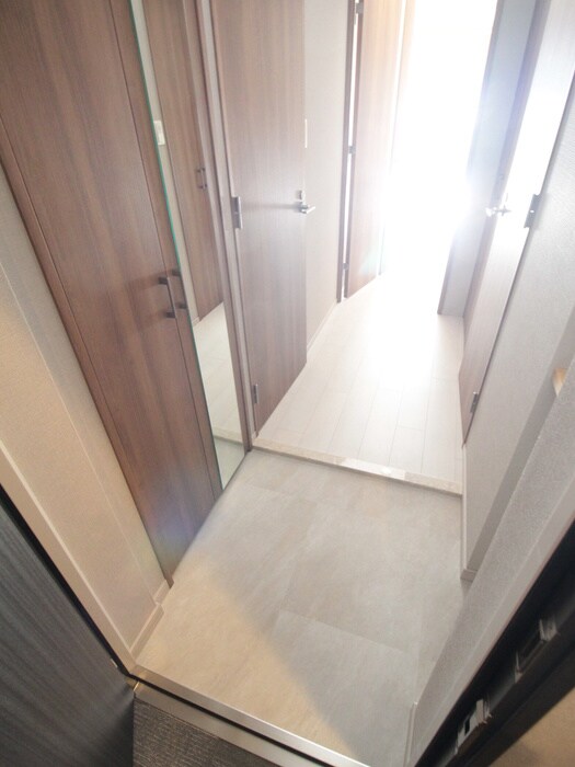 物件内観写真7　(玄関)