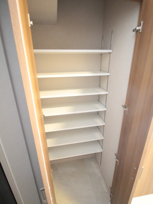 物件内観写真8　(靴箱)