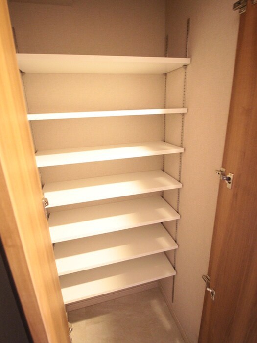 物件内観写真8　(靴箱)