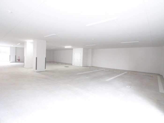 物件外観写真5　(駐車場)