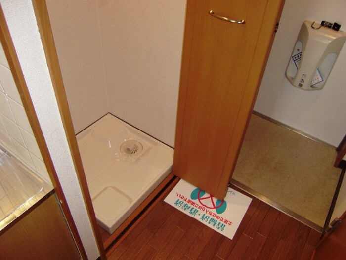 物件内観写真12　(洗濯機置場)