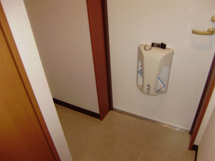 物件内観写真13　(玄関)
