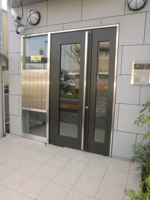 物件外観写真2　(エントランス部分)