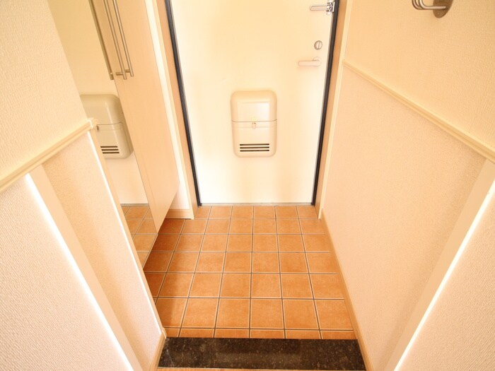 物件内観写真11　(玄関)