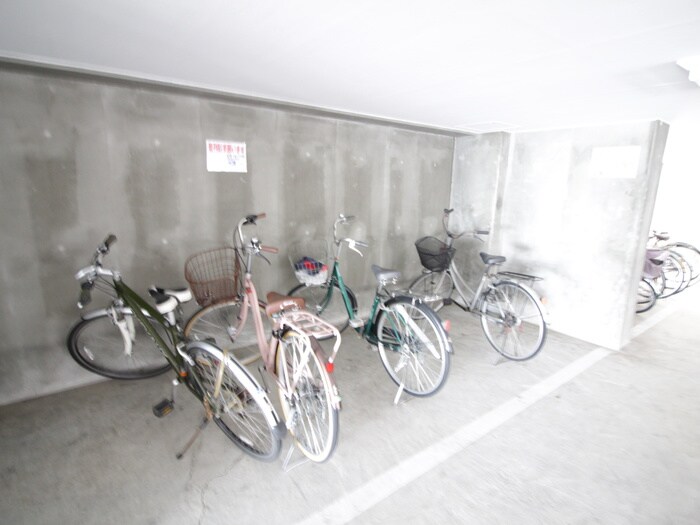 物件外観写真6　(駐輪場)