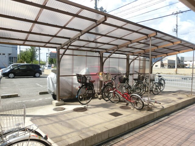 物件外観写真2　(駐輪場)