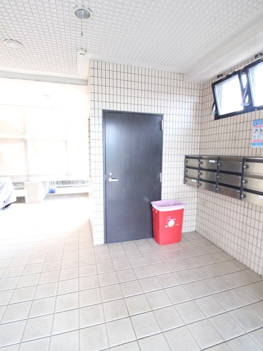 物件外観写真5　(エントランス部分)