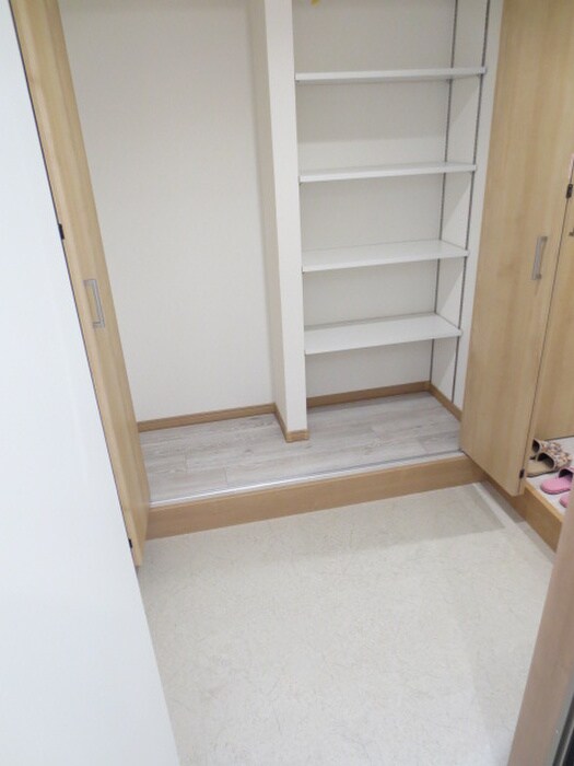 物件内観写真7　(玄関)