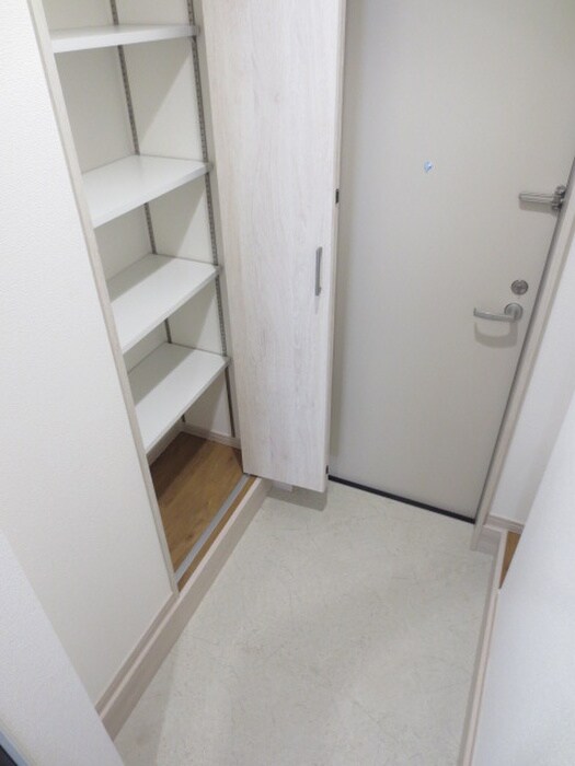 物件内観写真8　(玄関)