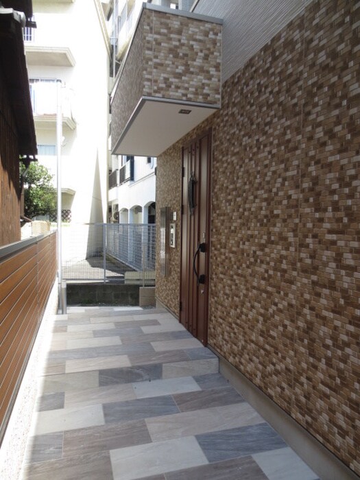 物件外観写真3　(エントランス部分)