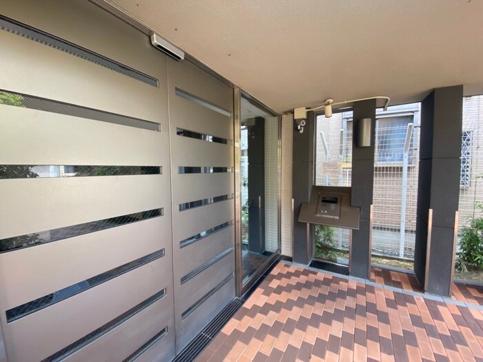 物件外観写真4　(エントランス部分)