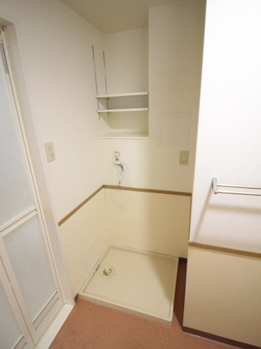 物件内観写真13　(洗濯機置場)