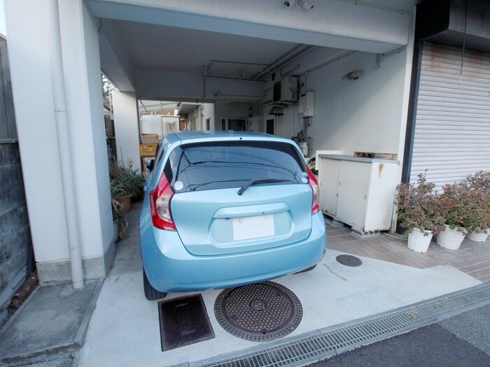 物件外観写真6　(駐車場)