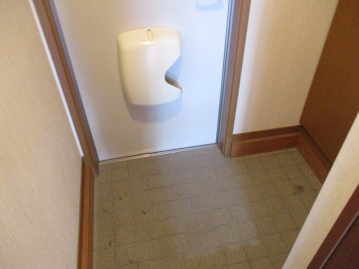 物件内観写真13　(玄関)
