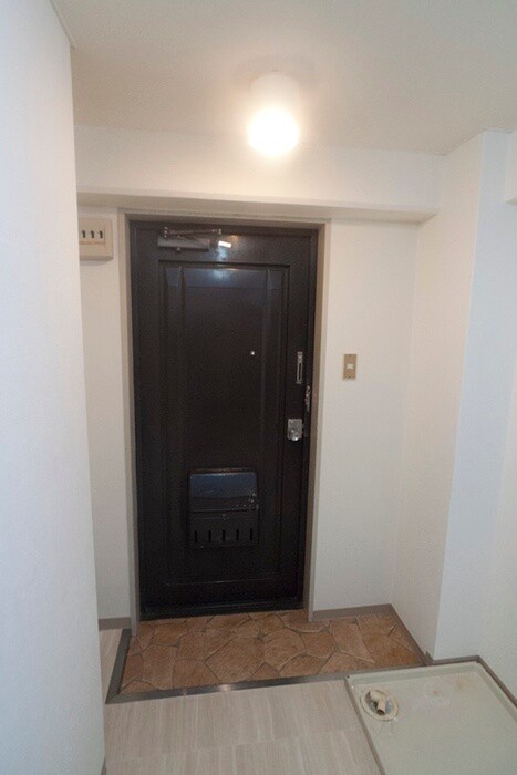 物件内観写真12　(玄関)