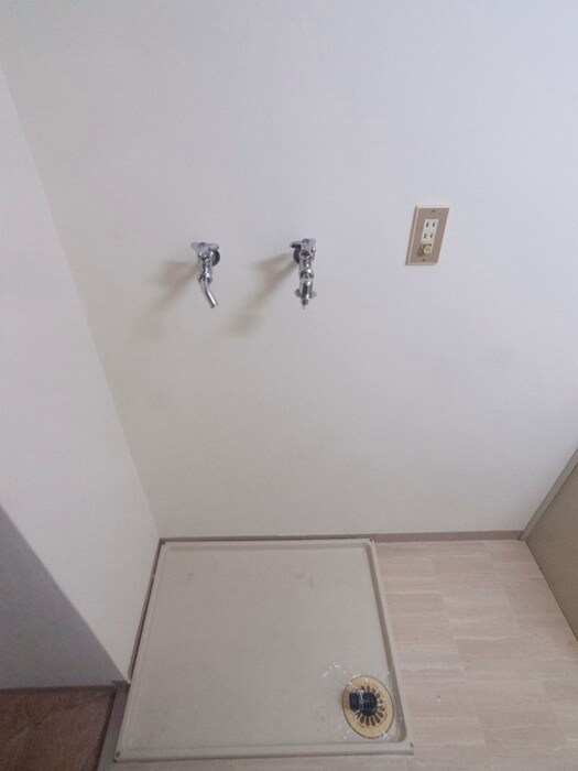 物件内観写真13　(洗濯機置場)