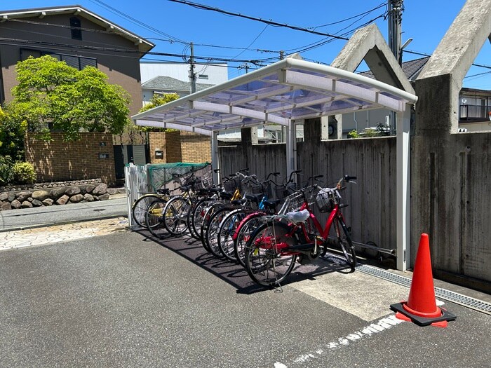 物件外観写真2　(駐輪場)