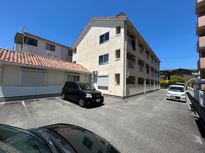 物件外観写真6　(駐車場)