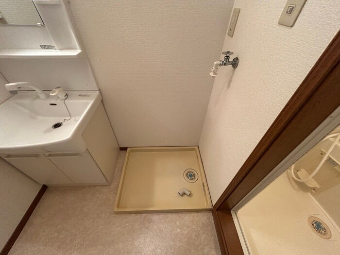 物件内観写真13　(洗濯機置場)