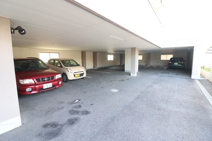 物件外観写真2　(駐車場)