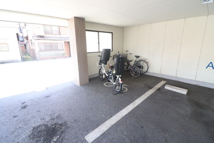 物件外観写真3　(駐輪場)