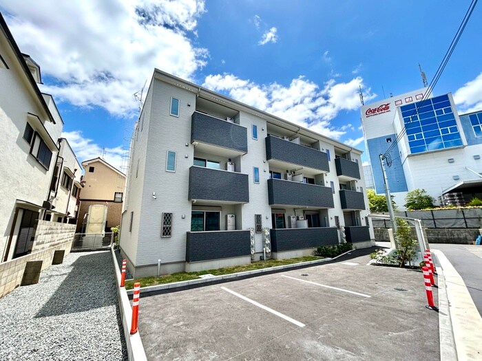 物件外観写真2　(駐車場)