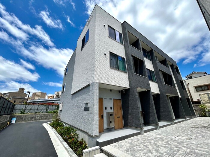 物件外観写真4　(エントランス部分)