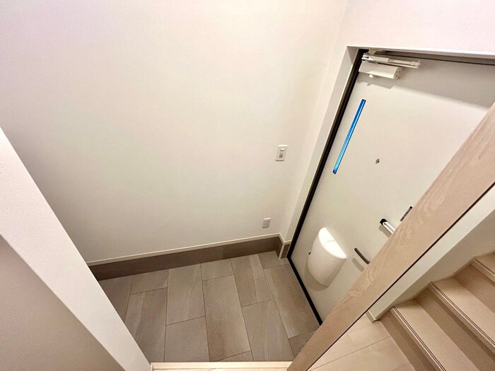 物件内観写真11　(玄関)