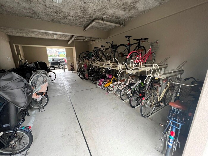 物件外観写真5　(駐輪場)