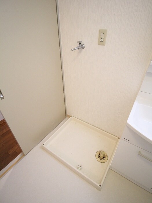 物件内観写真10　(洗濯機置場)