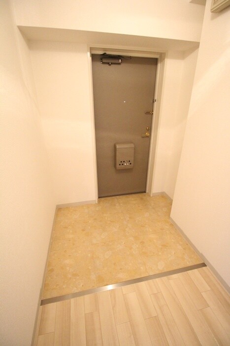 物件内観写真12　(玄関)