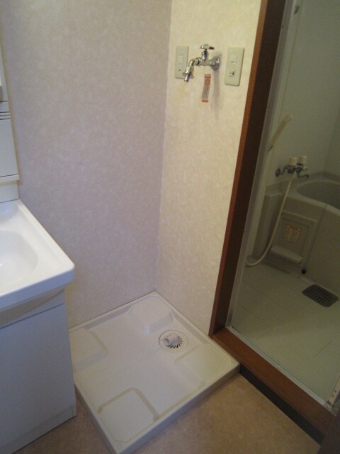 物件内観写真11　(洗濯機置場)