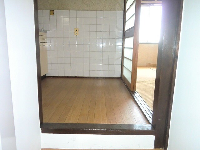 物件内観写真6　(玄関)