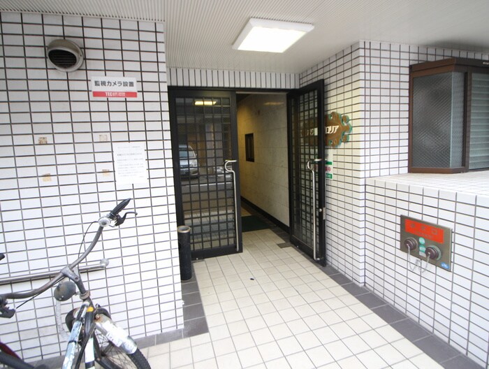 物件外観写真2　(エントランス部分)