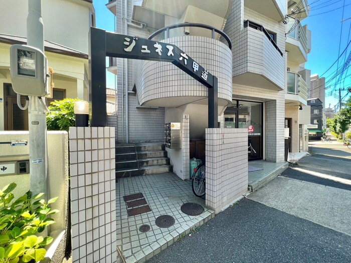 物件外観写真5　(エントランス部分)