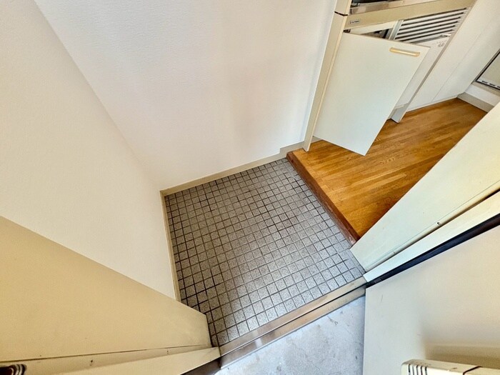 物件内観写真16　(玄関)