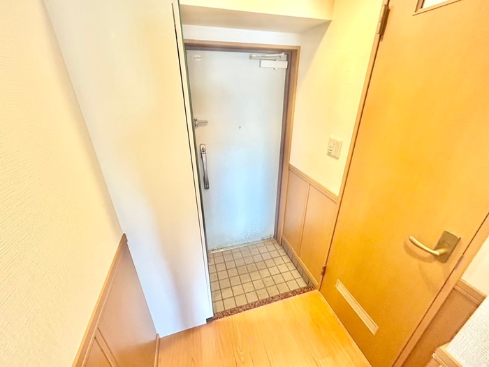 物件内観写真18　(玄関)