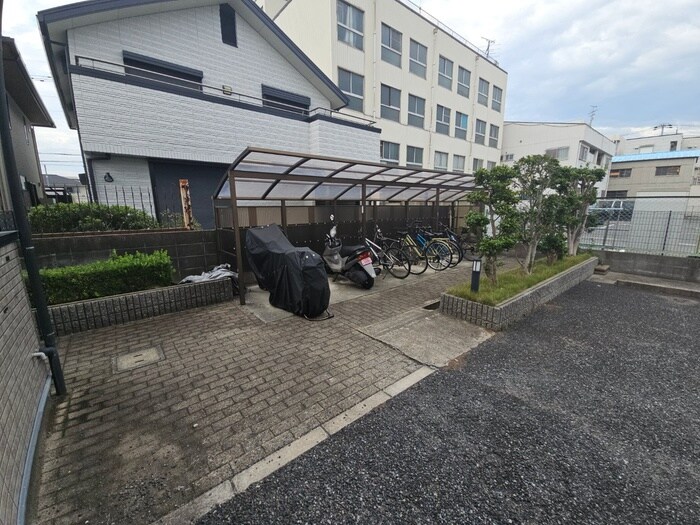 物件外観写真2　(駐輪場)