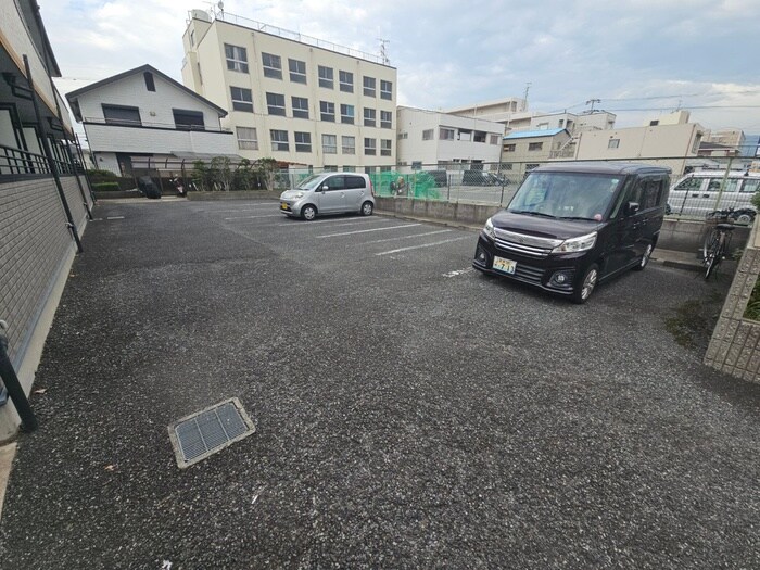 物件外観写真3　(駐車場)