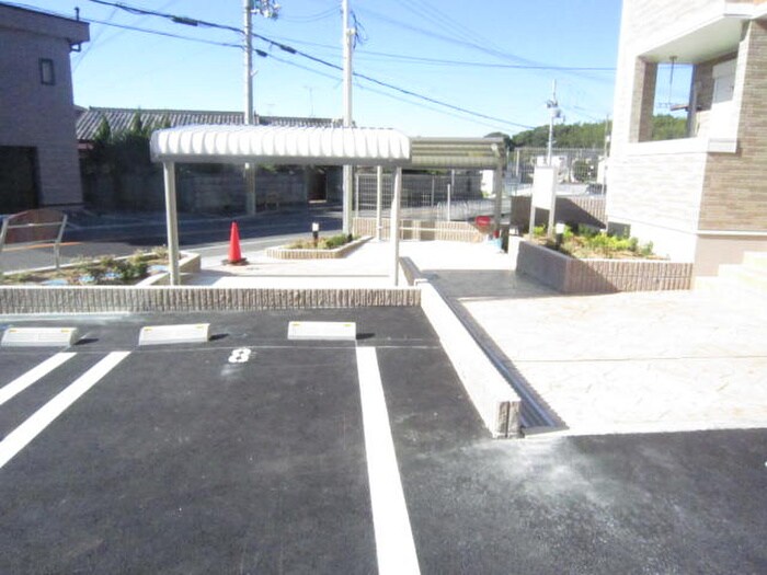 物件外観写真5　(駐車場)