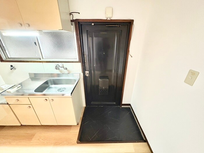 物件内観写真7　(玄関)