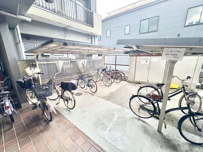 物件外観写真5　(駐輪場)