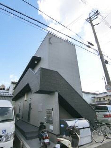 物件外観写真5　(エントランス部分)