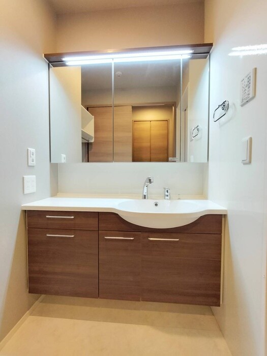 物件内観写真8　(洗面)